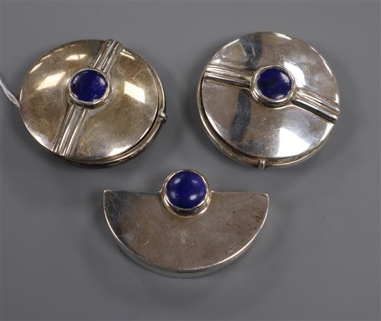 A stylish suite of three 925 and lapis lazuli Ravissant pill boxes, largest 57mm.